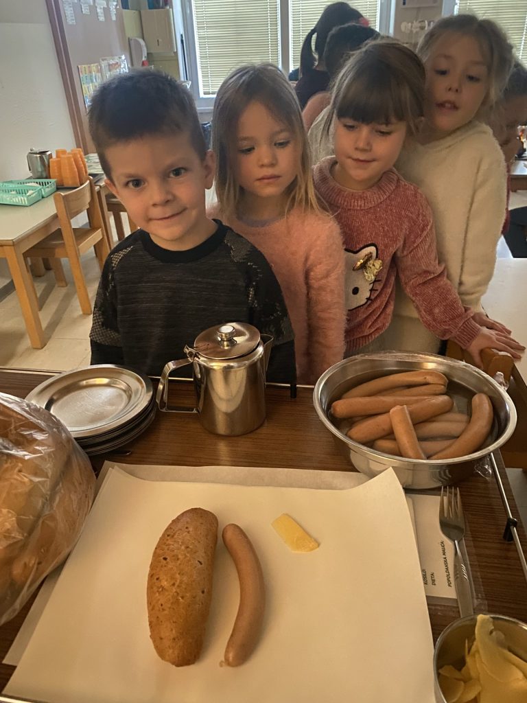 Uh, slastne hrenovke.